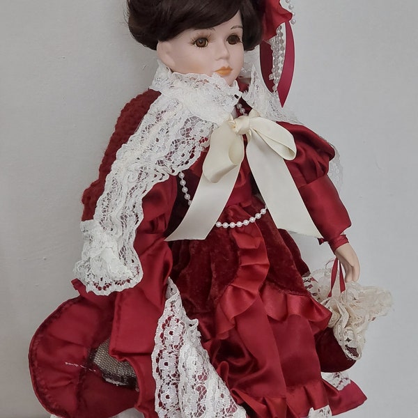 Charityanna, una muñeca de porcelana absolutamente encantadora de The Doll of Distinction, completamente restaurada y lista para regalar como regalo vintage.