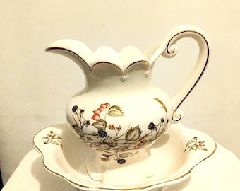 Kelsons Staffordshire aardewerk, gemaakt in Engeland. Fijne kan en waskom, middelgroot, in zeer goede vintage staat. Perfect cadeau of voor verzamelaars.