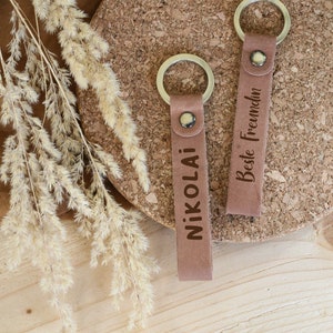 Personalisierter Leder Schlüsselanhänger "Schlaufe" - mit Messing Ring und Gravur