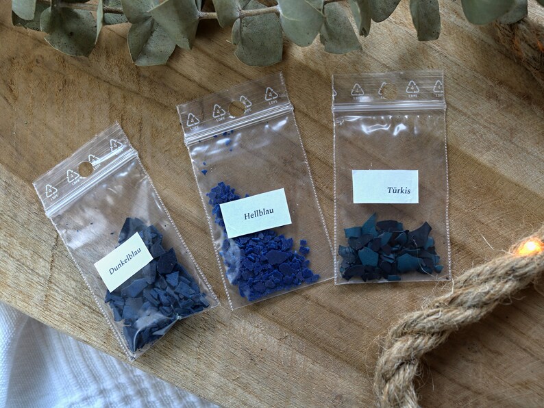 May include: Three small bags of blue wax flakes labeled "Dunkelblau", "Hellblau", and "T&uuml;rkis".