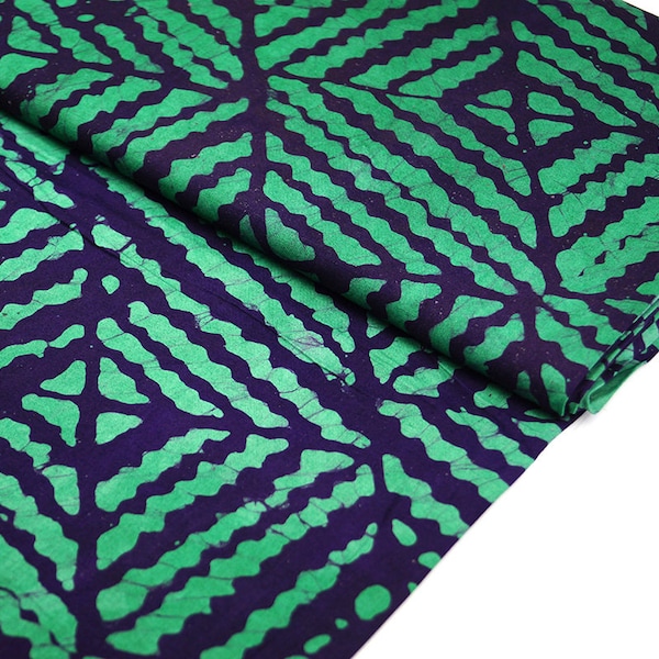 Tissu batik africain Pyramide violette - tissu coton bio du Togo Waxprint fait main, commerce équitable à partir de 0,5 mètres