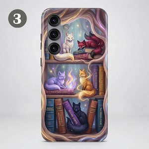 Puede incluir: Funda de tel&eacute;fono con una ilustraci&oacute;n de fantas&iacute;a de zorros en estanter&iacute;as. El dise&ntilde;o incluye un zorro blanco, un zorro rojo, un zorro morado y un zorro naranja. Las estanter&iacute;as est&aacute;n llenas de libros.