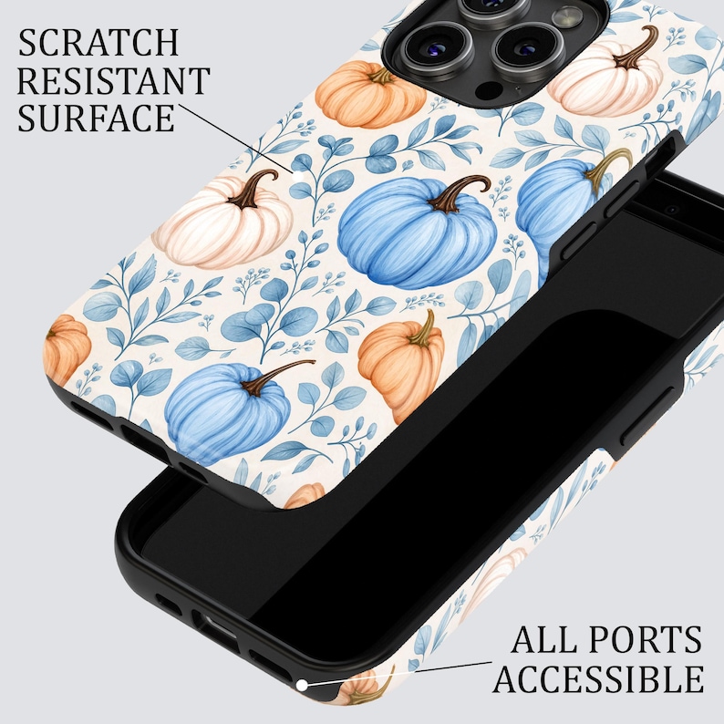 Puede incluir: Una funda para tel&eacute;fono con un patr&oacute;n de calabazas azul claro, naranja y blancas con hojas azules. La funda tiene una superficie resistente a los ara&ntilde;azos y todos los puertos son accesibles. Incluye un marco interior de color negro.