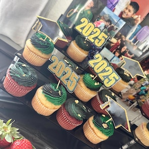 Topos de cupcake para formatura | Decorações para a festa de formatura da turma de 2025 | Cores personalizadas para a escola | Escolhas de cupcake para formatura