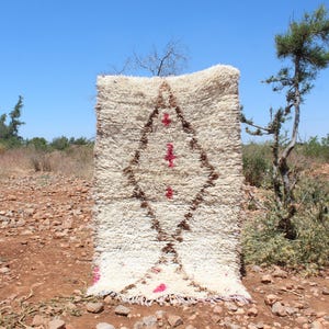 2 x 4 tapis marocain vintage : tapis berbère en laine tissé à la main, décor tribal bohème