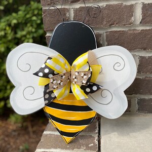 Wooden Spring Bee Door Hanger Welcome Sign