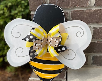 Wooden Spring Bee Door Hanger Welcome Sign