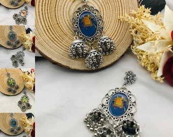 Boucles d'oreilles Meenakari Triple Jhumka imprimées en argent, bijoux lustre bohème afghan, boucles d'oreilles indiennes Minakari, pakistanaises