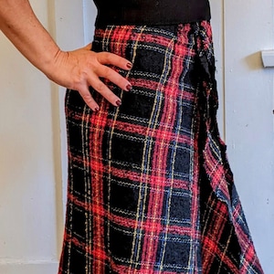 Vintage 90's Tartan Skirt Size 4-6