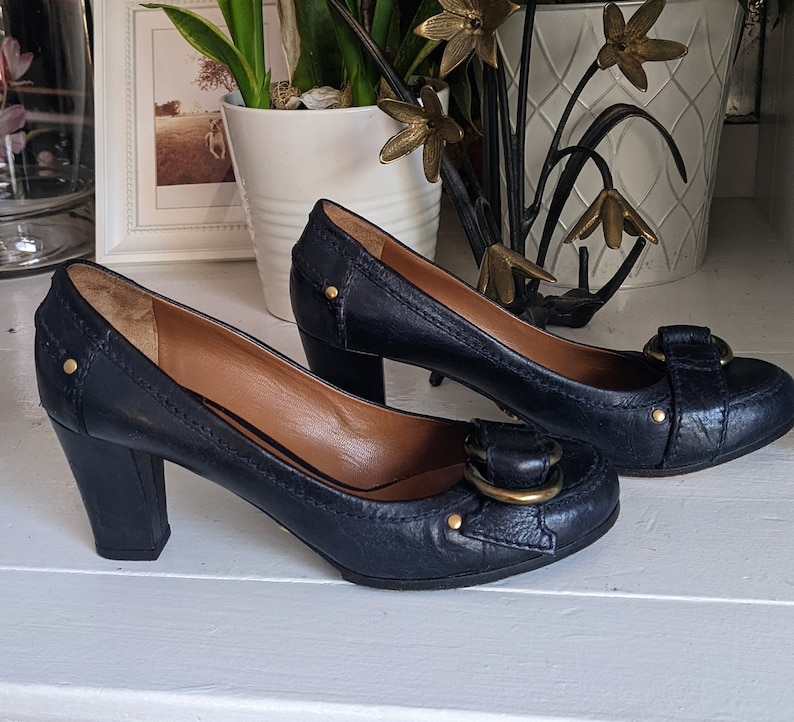 navy blue block heel pumps