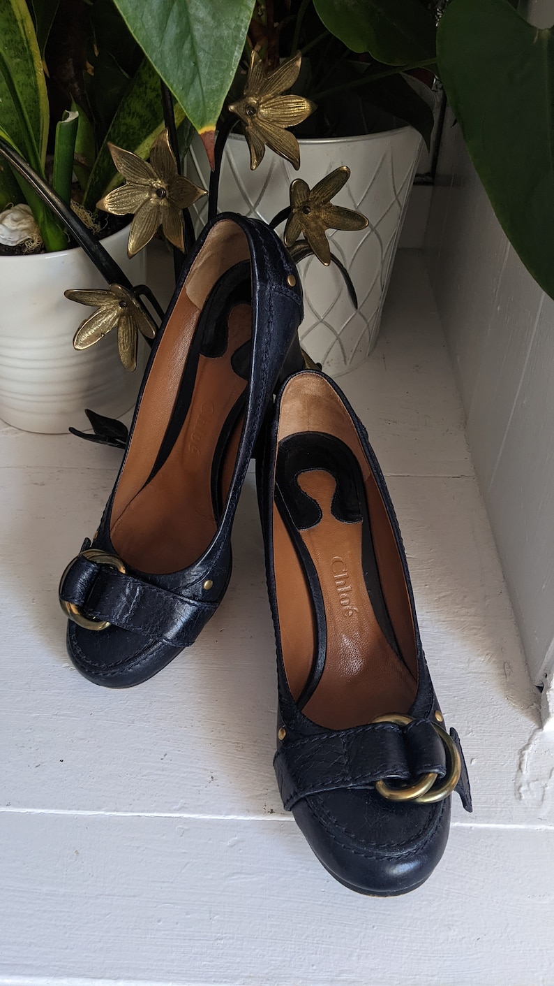 navy blue block heel pumps