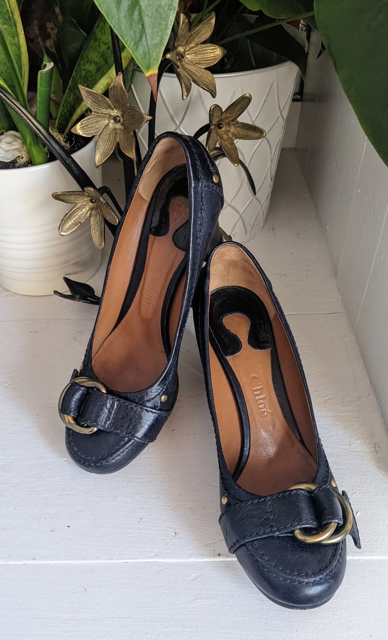 navy blue block heel pumps