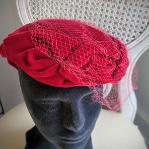1940&#39;s Vintage Red Velvet Pill Box Hat with a net