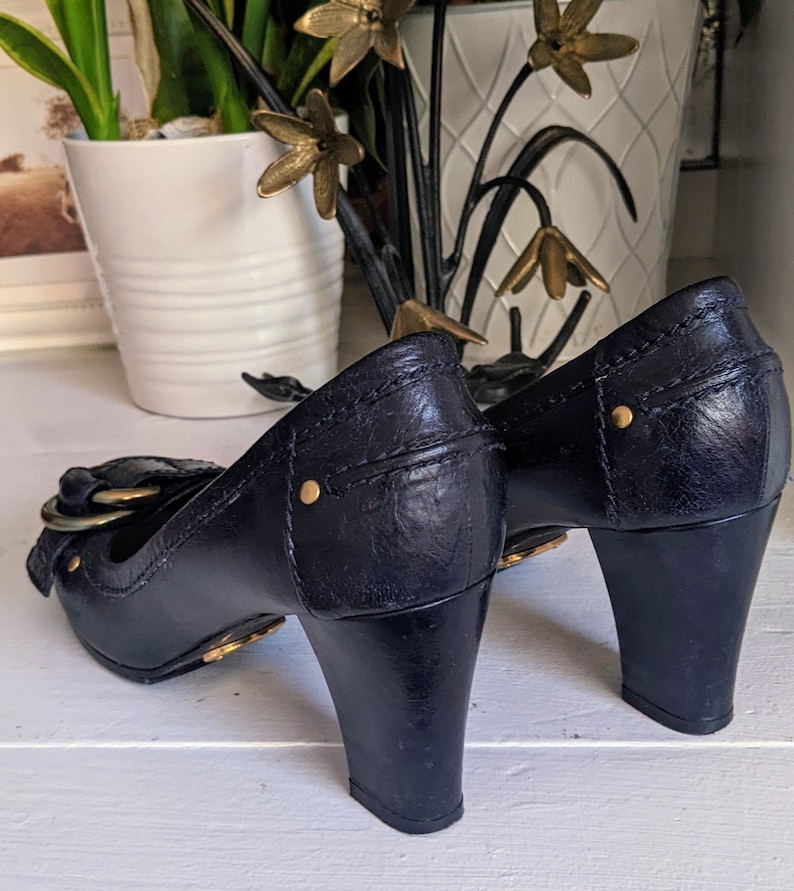 navy blue block heel pumps