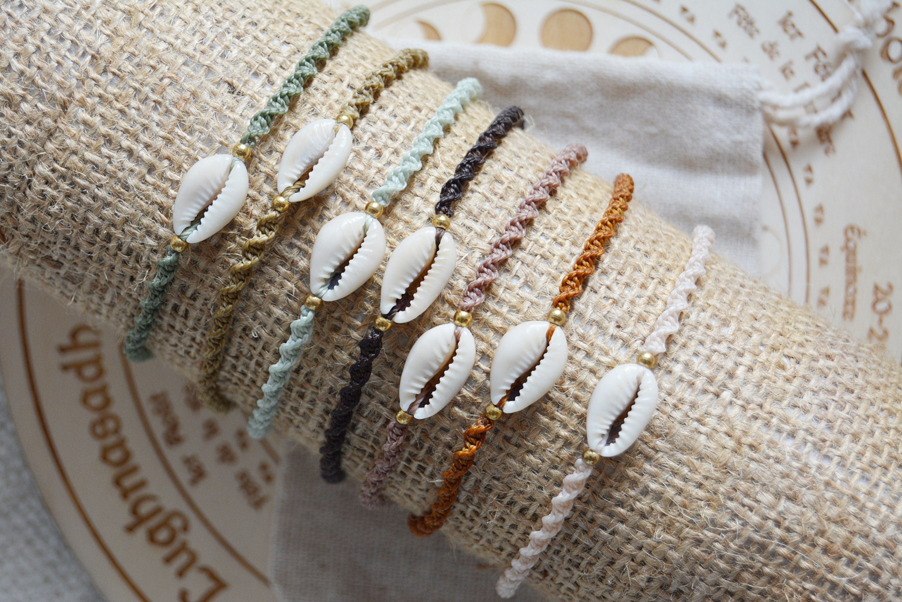 Bracelet perles naturelles style surfer, 4 couleurs, ajustable.