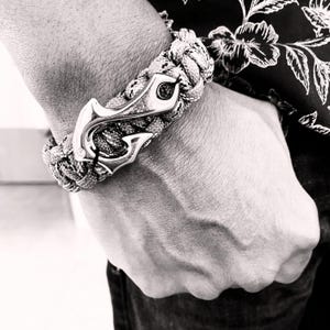 Hei Matau Maori New Zealand/Polynesia Bracelet - Handcrafted Maori-inspired Bracelet with Intricate Tribal Designs and Natural Material