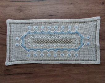 Vintage hand embroidered linen table mat, vintage linens, retro linens, vintage design textile accents , vintage warming(E1)