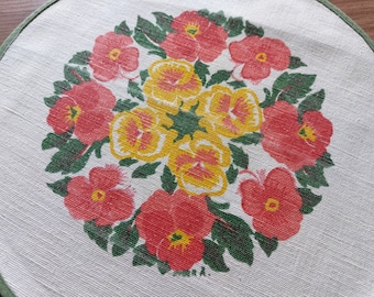 Vintage round floral hand printed table mat , Scandinavian design , Floral vase center piece , Vintage table decor , kitchen warming (E2)
