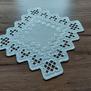 Guardanapo bordado vintage Hardanger, design escandinavo, bordado à mão, peça central (E3)