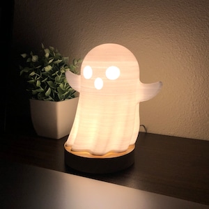Adorable lámpara LED fantasma, impresa en 3D.