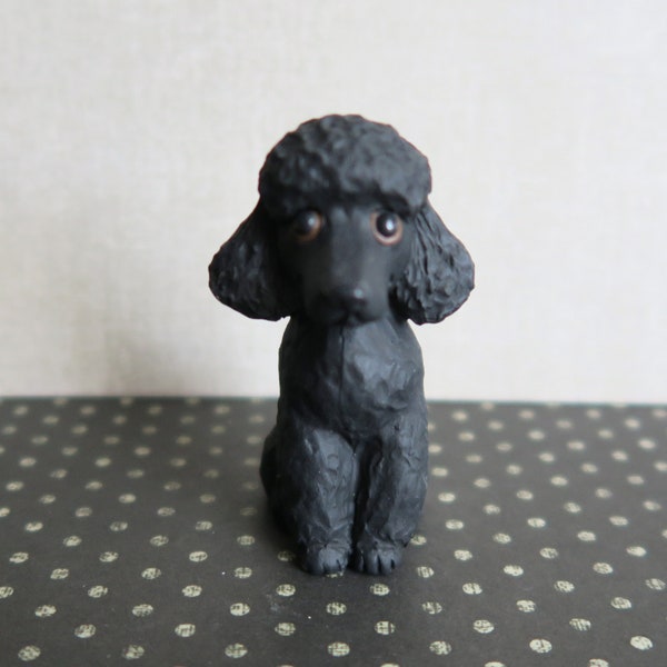 Little Black Poodle Mini Résine Sculpté à la main et moulé Furever Clay Collectible