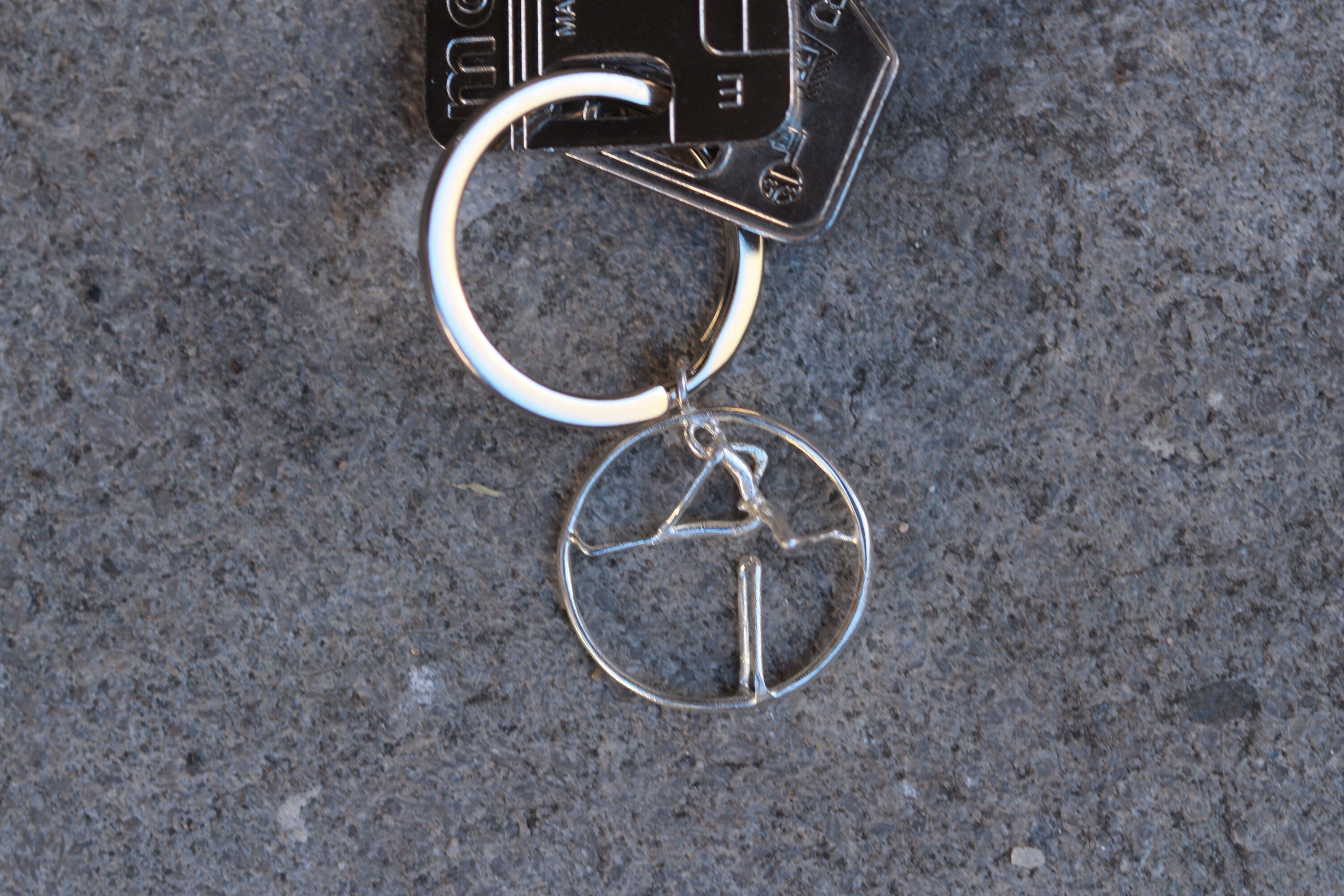 Atletes ? Tanks . Fences ? haies hurdles rune sprinter ? Sprinter ? Track and field (earrings