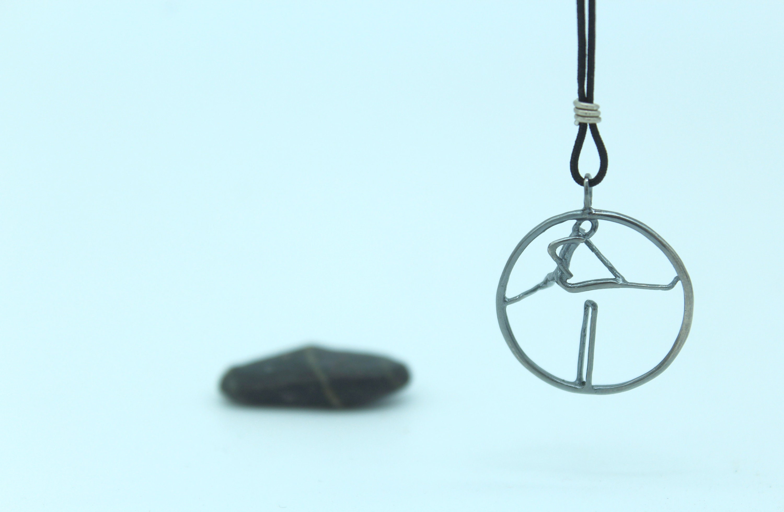 Atletes ? Tanks . Fences ? haies hurdles rune sprinter ? Sprinter ? Track and field (earrings