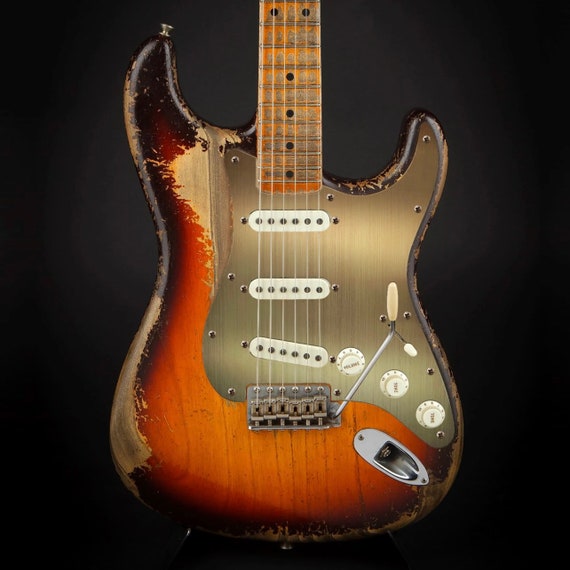 Sunburst strat cheap gold pickguard