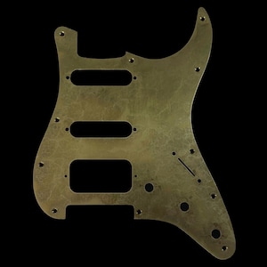 Made-to-Order - Gealtertes Goldmessing - 11-Loch HSS UNCOVERED Humbucker Stratocaster Pickguard Kratzplatte für Fender - Handgefertigt