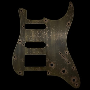Made-to-Order - Stratocaster HSS 11-Loch Covered Humbucker Pickguard Kratzplatte für Fender - Relic Gold Messing