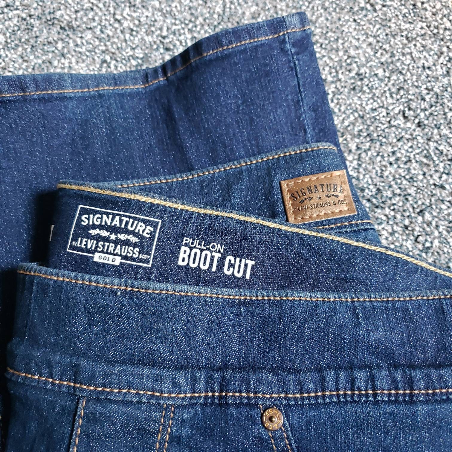 Signature by levi strauss sale pull on jeans bootcut