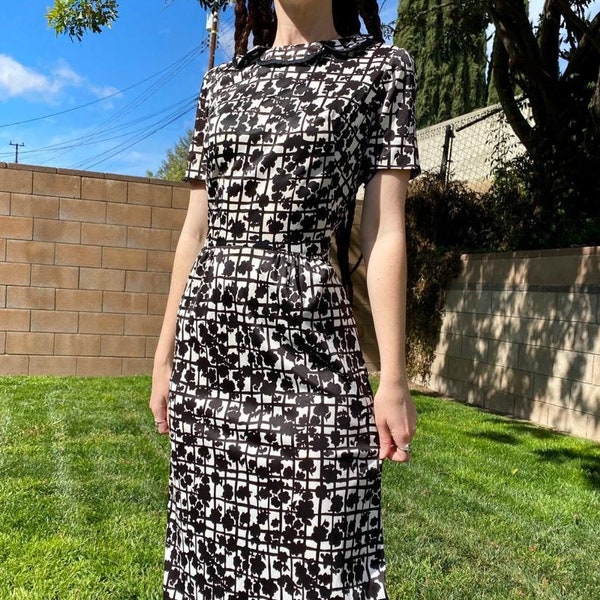 1960’s Vintage Mod Floral Black & White Collared Sheath Midi Dress