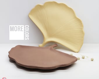 Ginkgo Leaf Resin Tray – Handmade Decorative Plate – Botanical Jewellery Dish – Modern Home Decor Gift