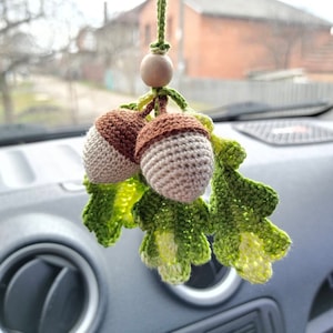 Car mirror hanger oak leaf and acorn