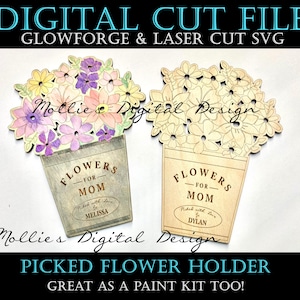 Puede incluir: Un archivo de corte digital para un porta flores recogidas. El diseño presenta un ramo de flores en una maceta con el texto "Flowers for Mom" y un espacio para personalizar con un nombre. El archivo es compatible con las máquinas de corte Glowforge y láser.