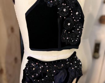 Traje de baile de terciopelo negro con encaje y cuentas – Talla juvenil 5/6