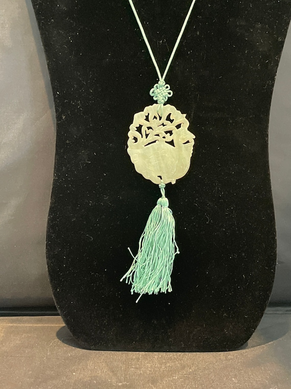 Antique Chinese Carved Jade Sitting Duck/Bird Pendant Necklace