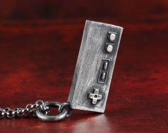 Colgante de mando de Nintendo - Collar con mando de NES - Collar de jugador retro