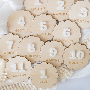 Scalloped Monthly Baby Milestone Discs, Wood Monthly Milestone Marker, Newborn Infant Month and Year Props, Baby Shower, Baby Gift