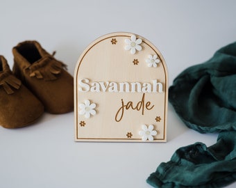 Daisy Baby Name Sign, Arch Nameplate, Arch Baby Name Sign, Baby Name Sign, Newborn Announcement, Baby Shower Baby Gift