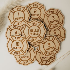 Discos de hito de bebé mensual de bombero, marcador de hito mensual de madera, accesorios de mes y año para bebés recién nacidos, baby shower, regalo de bebé
