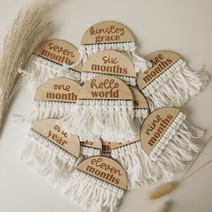 Macrame Monthly Baby Milestone Discs, Wood Monthly Milestone Marker, Props de mes y año para recién nacidos, Baby Shower, Baby Gift, Boho