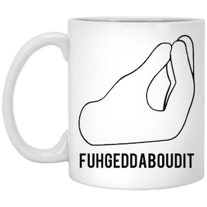 Personalisierte lustige italienische Tasse, Fuhgeddaboudit Becher, eingeklemmte Finger, Geschenk für italienische Amerikaner, lustiges italienisches Geschenk Bild 1