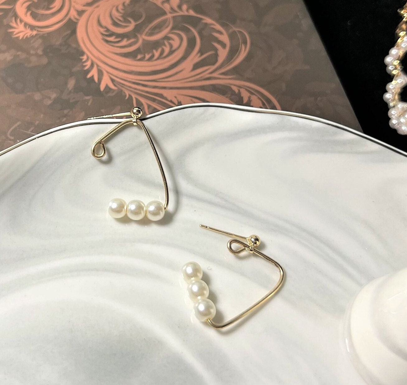 18K gold earrings/ stud earrings/ pearls/ Minimalism/ gift/ women/ girl/ simplicity/ French style/elegance/handmade