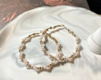 Pearl earrings/Dainty Gold earrings/Valentines Gift/Delicate earrings/gift/pearl gold earrings
