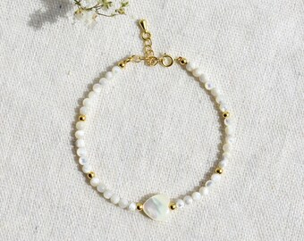 Pearl Heart Bracelet, Minimal Pearl Bracelet, Minimal Bracelet, Beaded Bracelet, Dainty Jewelry, Freshwater Pearl Bracelet, Genuine Pearls