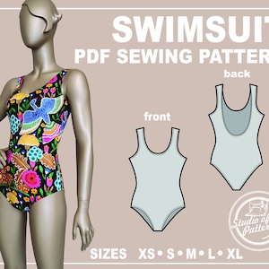 Könnte beinhalten: Ein schwarzer Badeanzug mit einem farbenfrohen Blumen- und Vogelmuster wird auf einer Schaufensterpuppe gezeigt. Das Bild zeigt auch eine Zeichnung der Vorder- und Rückseite des Badeanzugs sowie den Text "SWIMSUIT PDF SEWING PATTERN" und die Größen XS, S, M, L, XL.