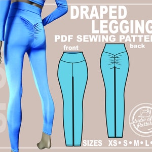 Puede incluir: Patrón de costura PDF para leggings drapeados. El patrón incluye vistas frontal y posterior de los leggings. Los leggings son azules y tienen cintura alta. El patrón está disponible en las tallas XS, S, M, L y XL.
