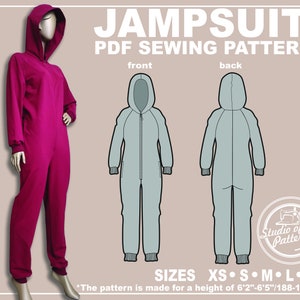 Könnte beinhalten: Ein magentafarbener Jumpsuit mit Kapuze und Reißverschluss wird auf einer Schaufensterpuppe gezeigt. Das Bild enthält auch eine Vorder- und Rückansicht der Kombination sowie den Text "JAMPSUIT PDF SEWING PATTERN" und Größen von XS bis XL. Das Muster ist für Personen von 188-195 cm konzipiert.