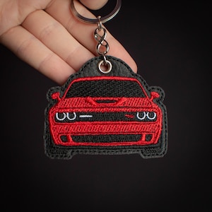 CHALLENGER III benutzerdefinierte Schlüsselanhänger, Stickerei Anhänger sieht aus wie Ihr Auto, personalisierter Schlüsselanhänger, bestes Geschenk für Freund oder Autoliebhaber Mädchen